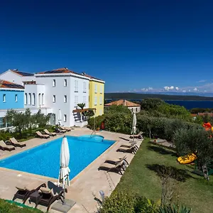 Hotel Manora, Nerezine