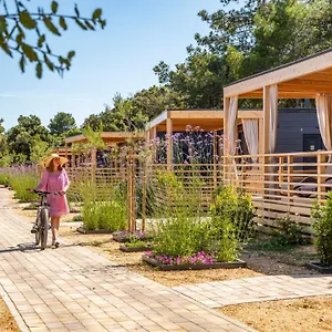 4* Kompleks wypoczynkowy Mobile Homes Lopari